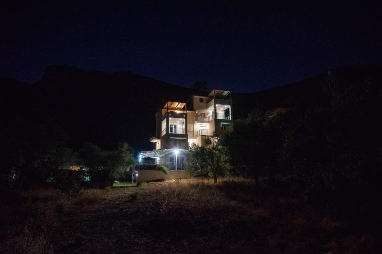 Nikole'S Villas Luxury 180M2 Tirós المظهر الخارجي الصورة